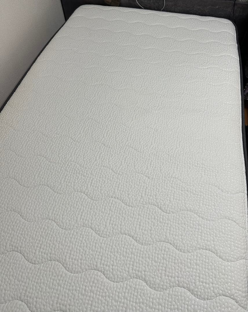 NELL（ネル）マットレス　　セミダブル　　美品