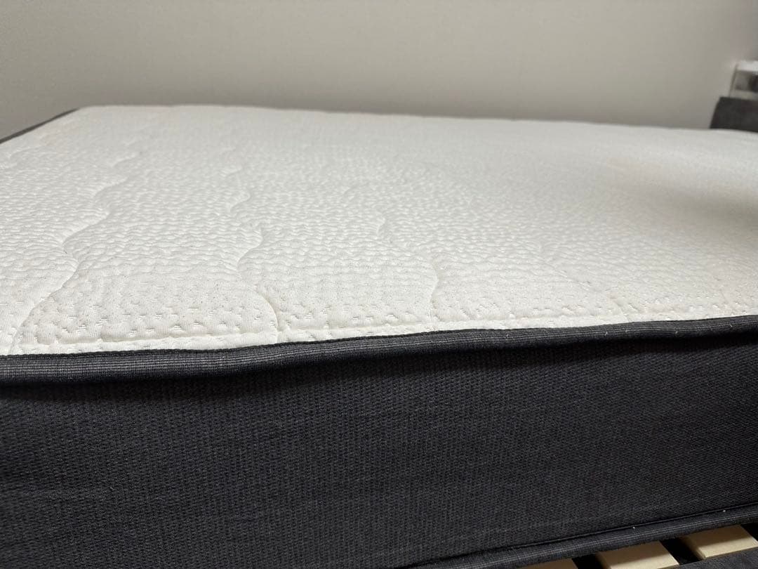 NELL（ネル）マットレス　　セミダブル　　美品