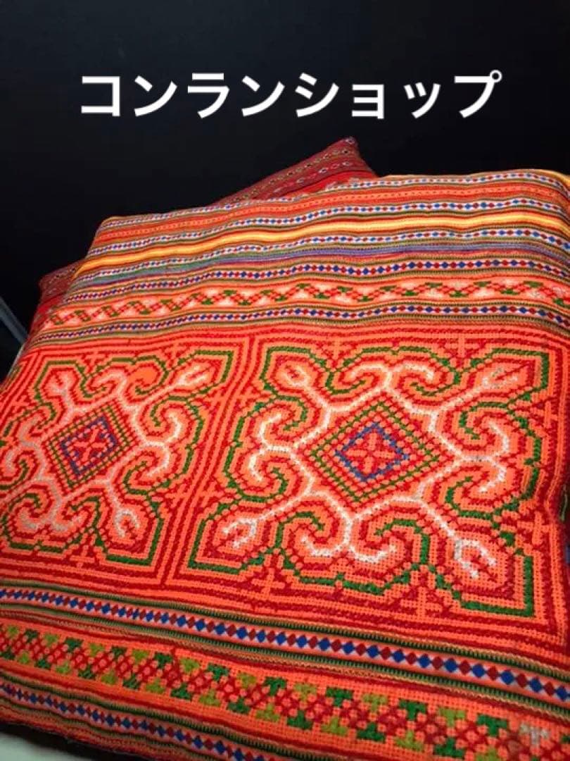 パリのコンランショップで購入した少数民族のビンテージクッションカバー2枚