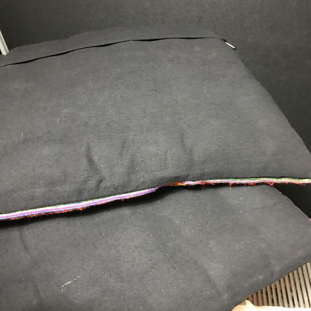 パリのコンランショップで購入した少数民族のビンテージクッションカバー2枚