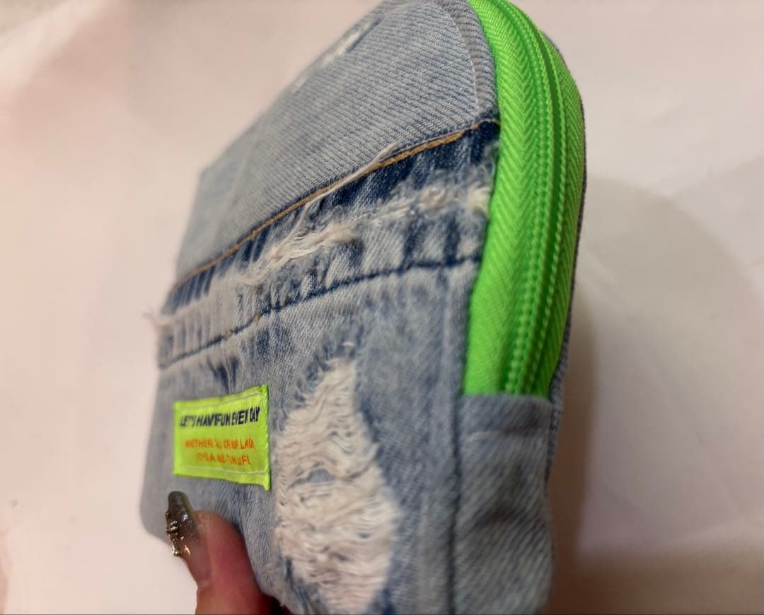 ダメージデニムリメイクL字ファスナーポーチ