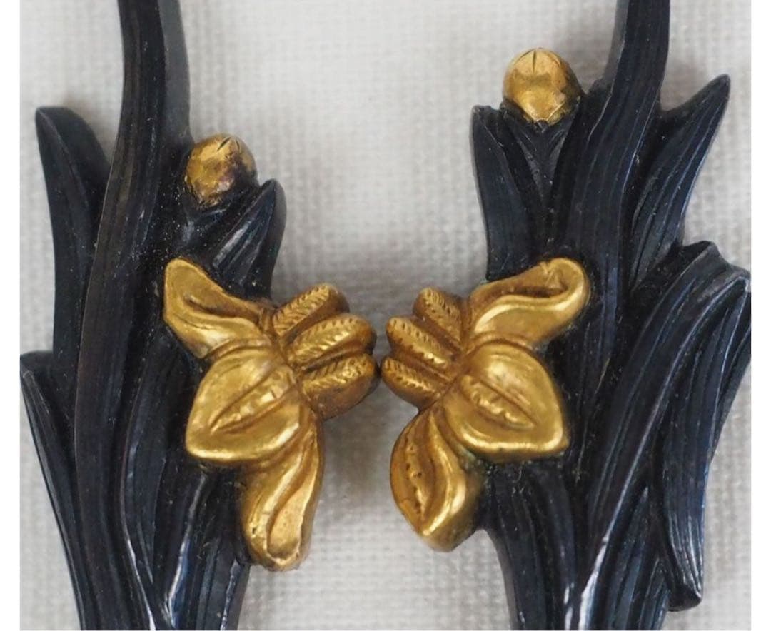 送料無料 最上級 銀地・金着せ（包金）菖蒲図目貫 木箱付 刀剣美術