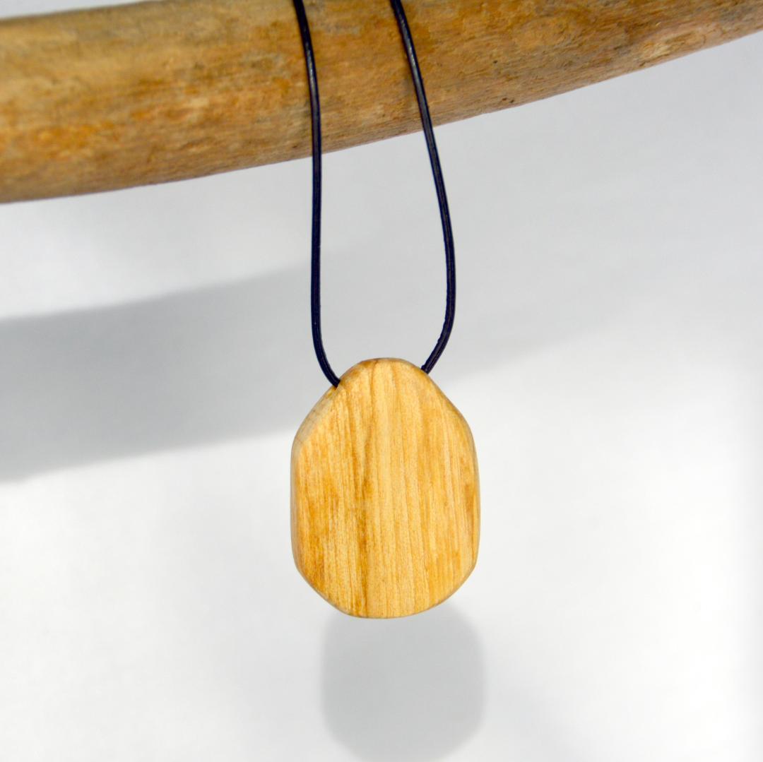 聖なる木”パロサント ネックレス ＊＊ ラリマー・ワイルーロの実