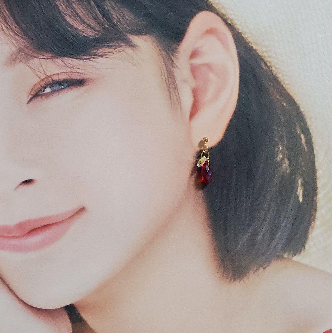 【1169】赤いクリスタルドロップ型ピアス／イヤリング