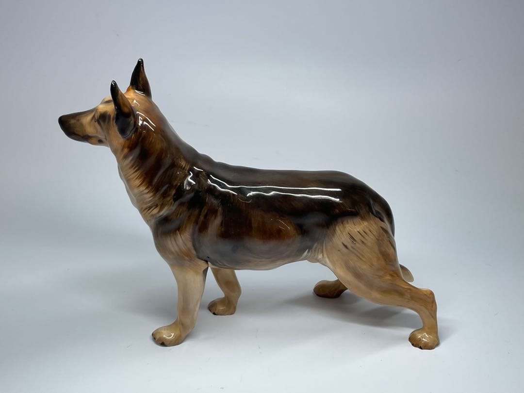 ロイヤルドルトン   シェパード 陶器　犬