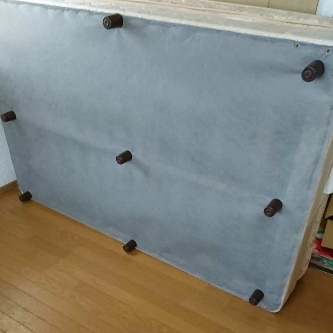 大塚家具で購入したキングスダウン製のセミダブルベッド①