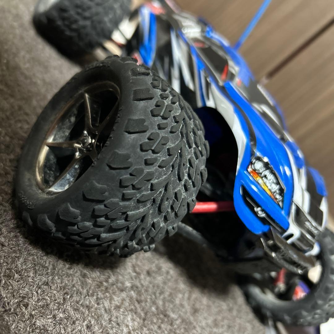 トラクサス　e-revo 1/16 送受信機なし　ほぼノーマル　シャフト交換