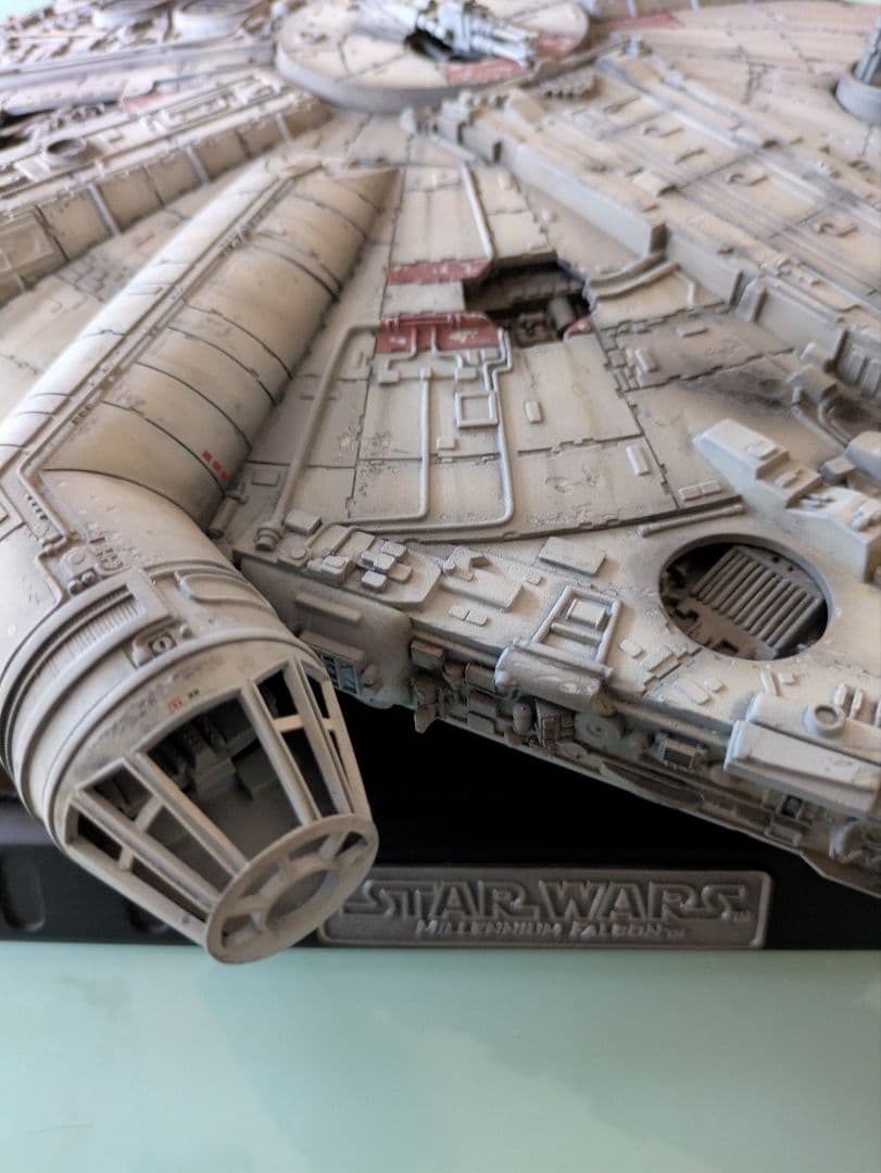 ★週末値下げ ミレニアム·ファルコン　完成品台座付き