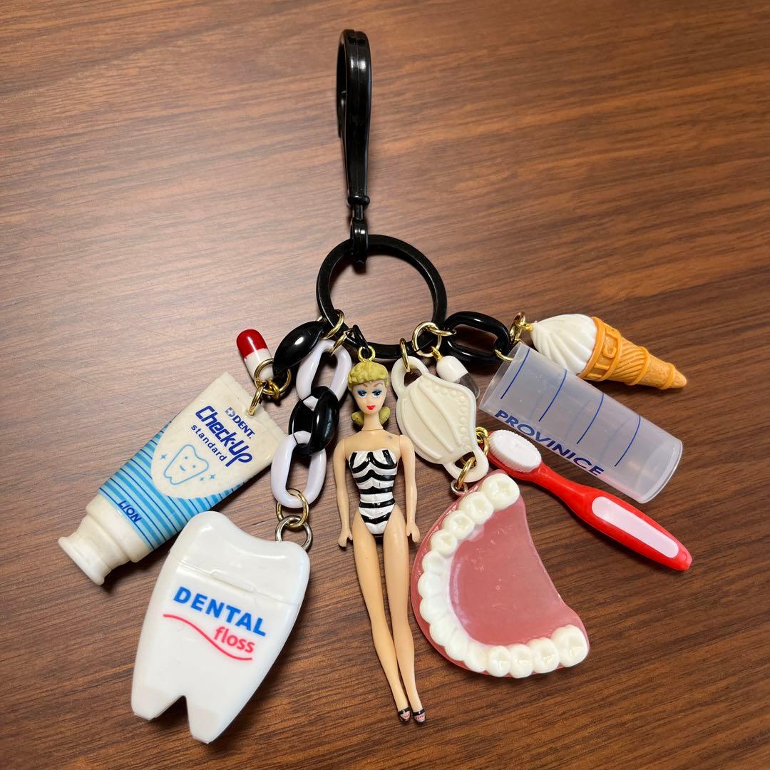 赤歯ブラシ☆じゃらじゃらキーホルダー - メルカリ