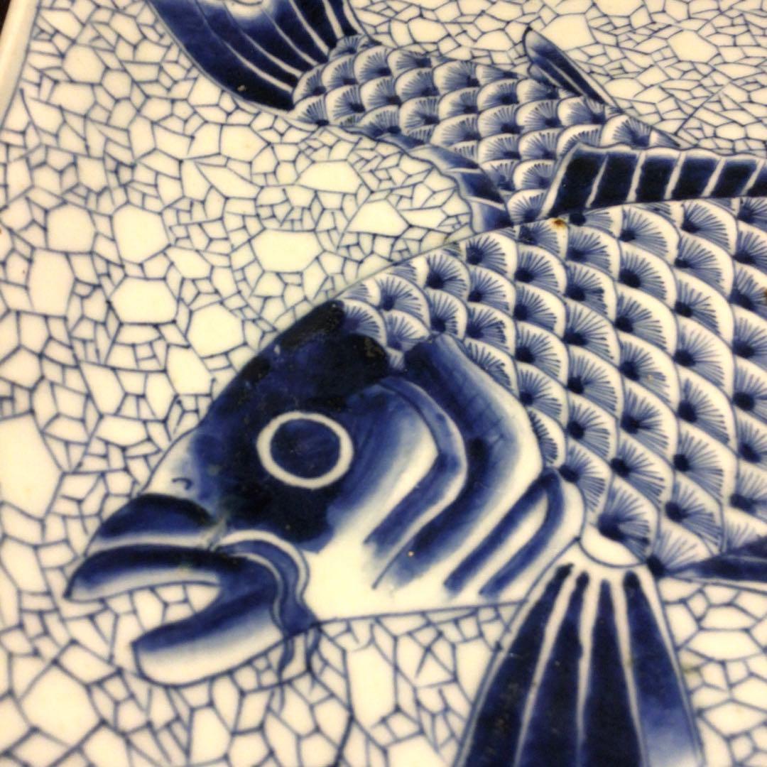 A893 古伊万里　染付　鯉に氷烈紋様　隅入角皿　1尺