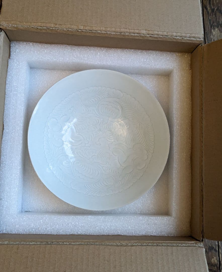 北宋青白磁 刻花嬰戯牡丹文碗 中国骨董 香港の現地オークションで購入