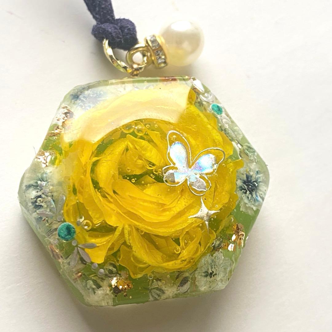 お試し価格！プリザーブドフラワー薔薇　ドライフラワー　霞草　ネックレス