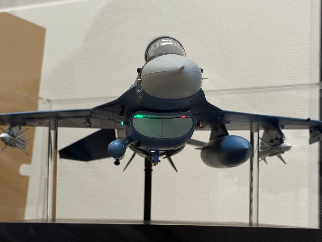 ディアゴステーニF-2A 戦闘機　専用ディスプレイケース付き