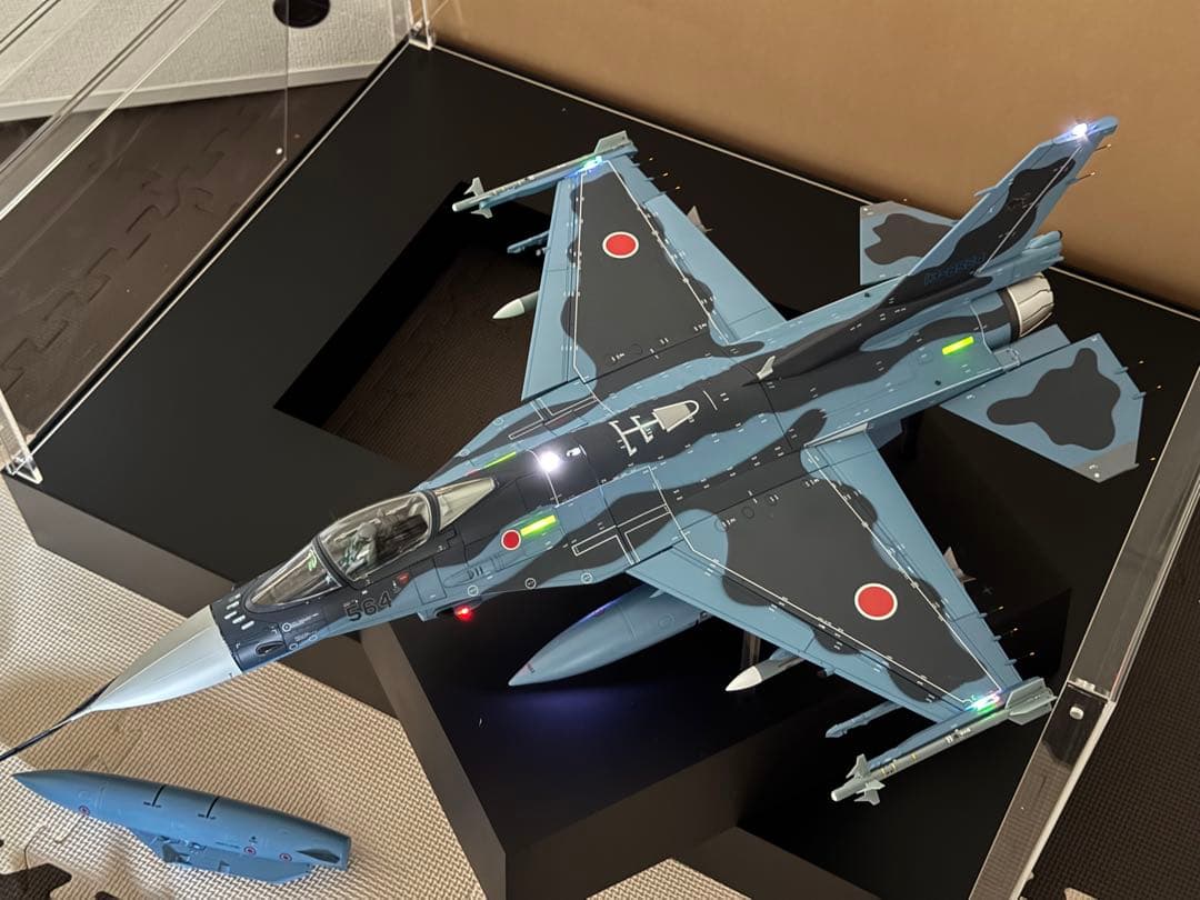 ディアゴステーニF-2A 戦闘機　専用ディスプレイケース付き