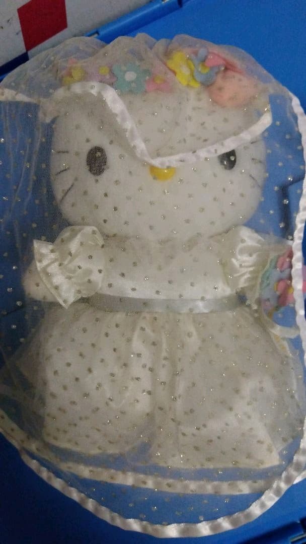 キティちゃん ウェディングドレス ぬいぐるみ - メルカリ