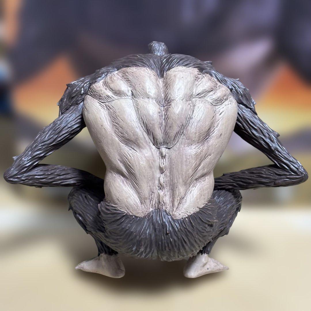 進撃の巨人　獣の巨人　フィギュア　訳あり