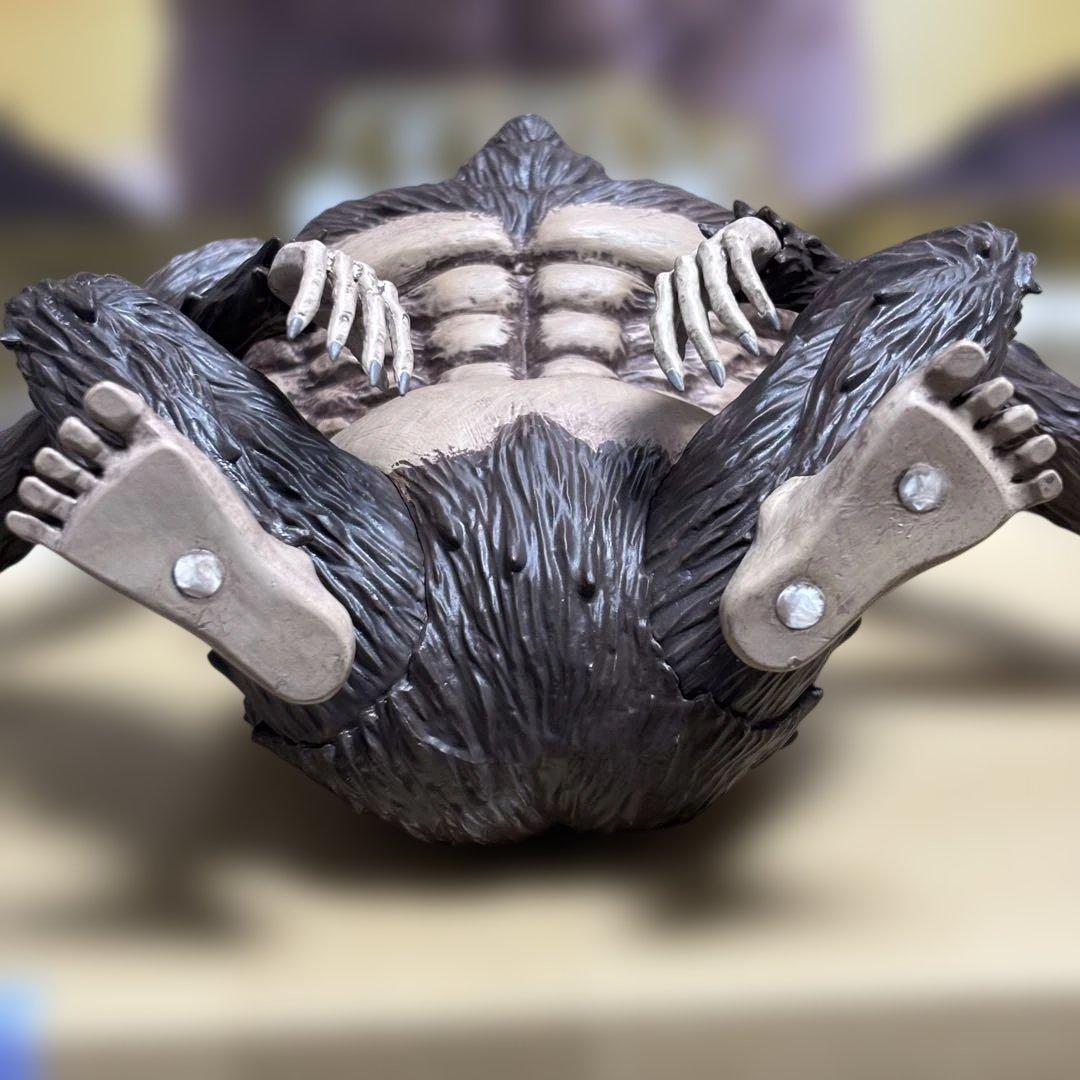 進撃の巨人　獣の巨人　フィギュア　訳あり