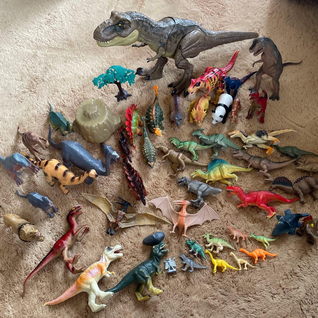 値下げ‼︎恐竜フィギュアセット 約50体 - メルカリ