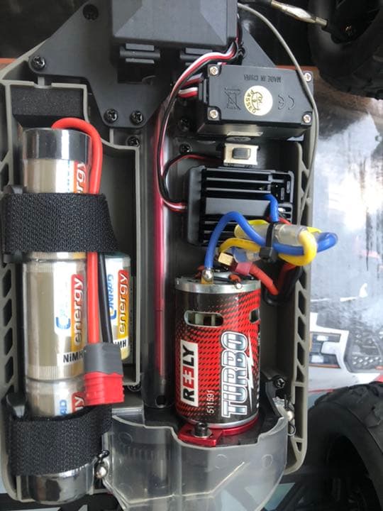 FSレーシング　モンスタートラック1/10RTR 8.4V セット