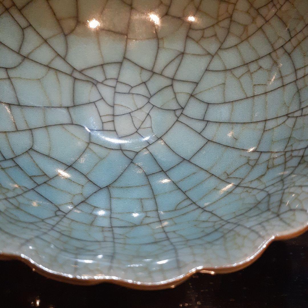 u*c様 郊壇官窯青磁花弁輪花碗 - メルカリ