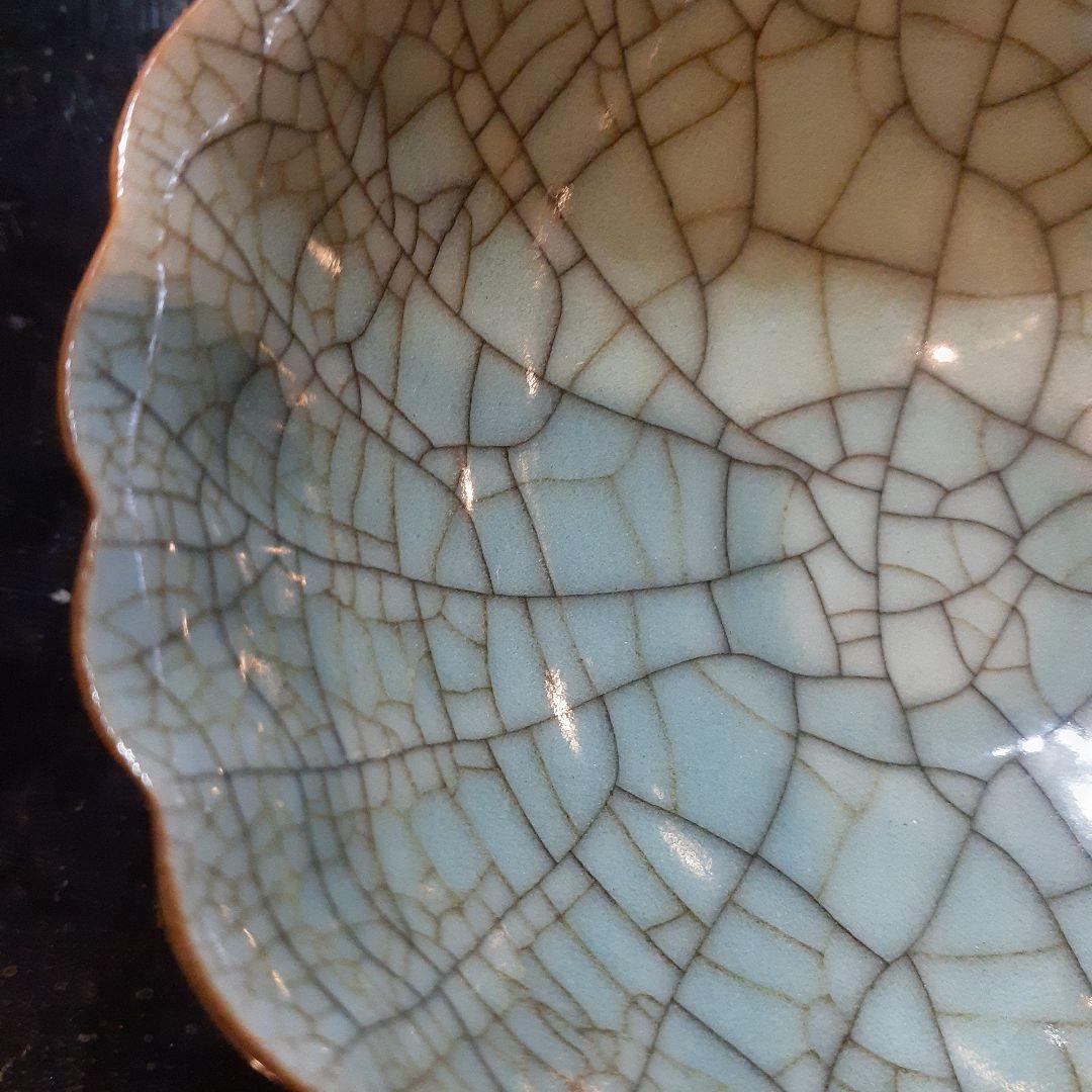 u*c様 郊壇官窯青磁花弁輪花碗 - メルカリ