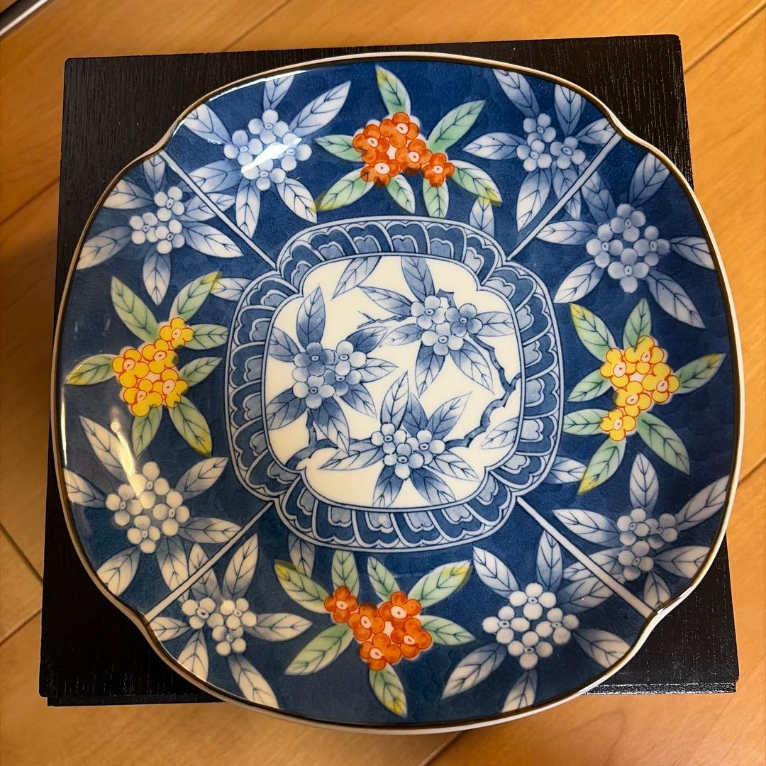 青地花柄八角形皿