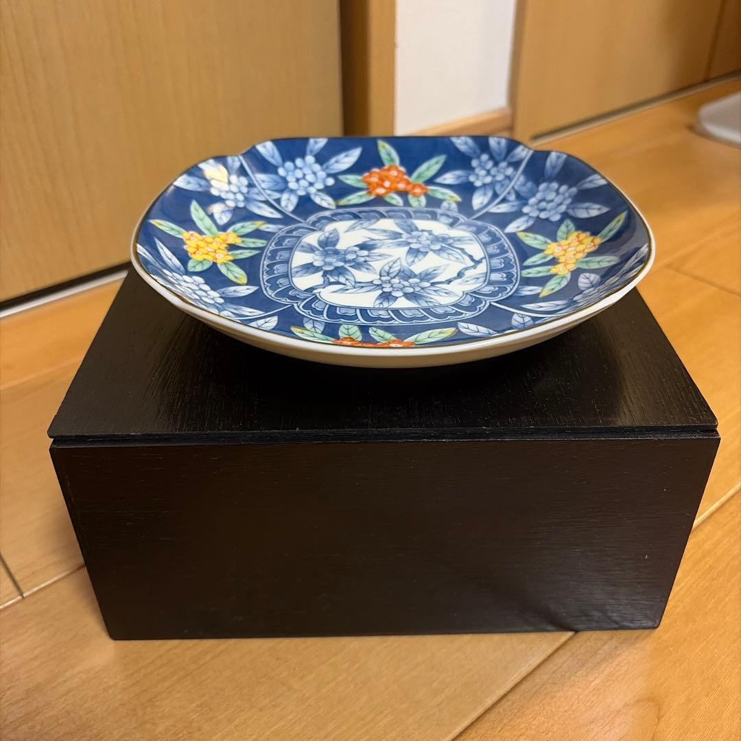 青地花柄八角形皿