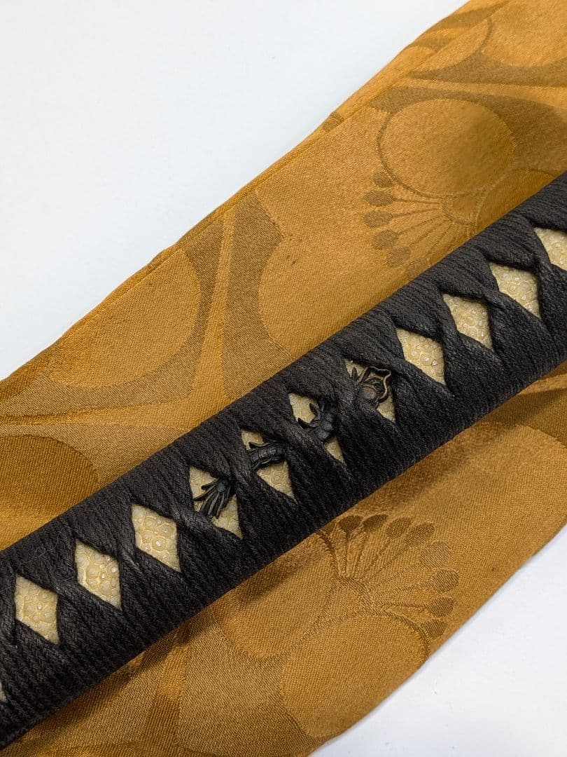 P865【模造刀】美術刀 短刀 脇差 刀掛け 刀袋付 豪華拵え 居合 コスプレ