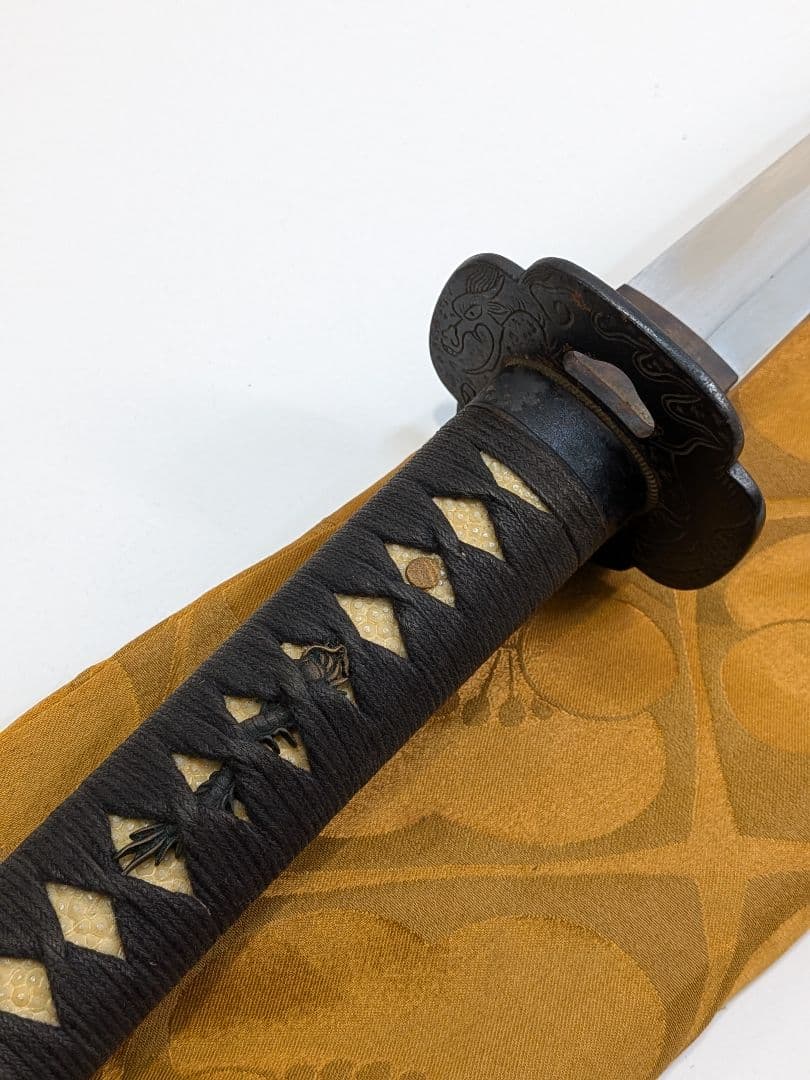 P865【模造刀】美術刀 短刀 脇差 刀掛け 刀袋付 豪華拵え 居合 コスプレ