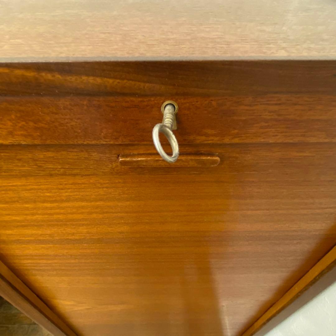 北欧家具　鍵付　デンマーク　チーク材　蛇腹キャビネット　ヴィンテージ