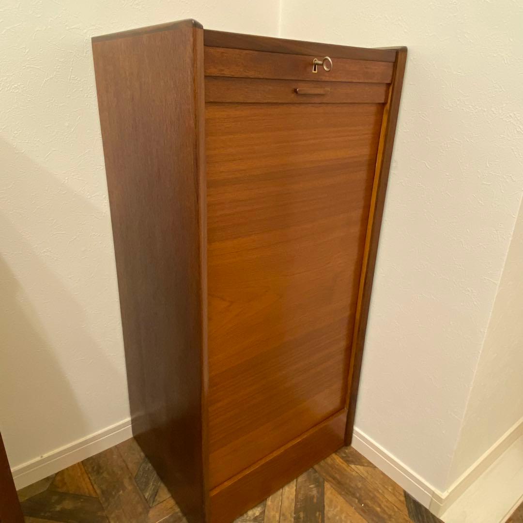 北欧家具　鍵付　デンマーク　チーク材　蛇腹キャビネット　ヴィンテージ