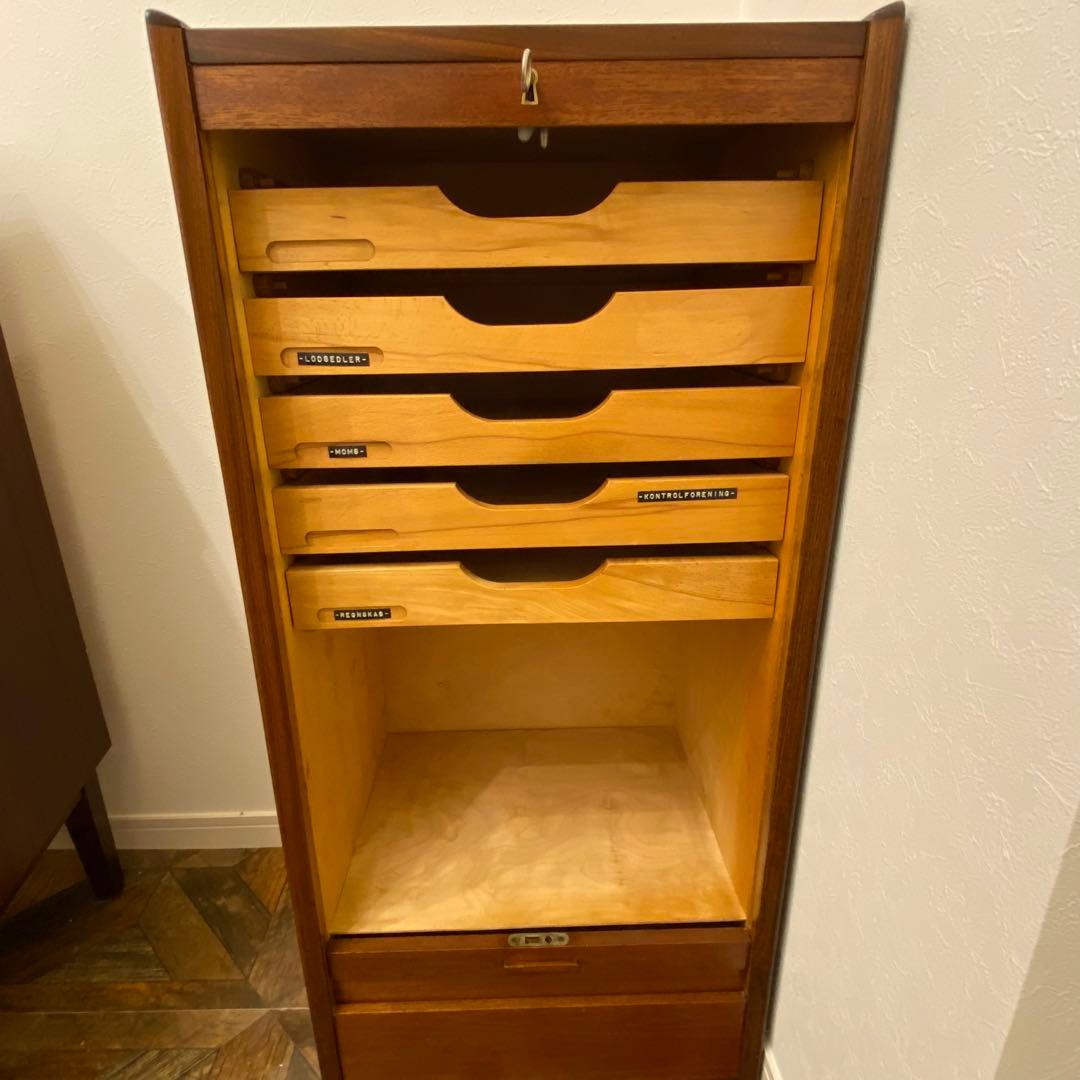 北欧家具　鍵付　デンマーク　チーク材　蛇腹キャビネット　ヴィンテージ