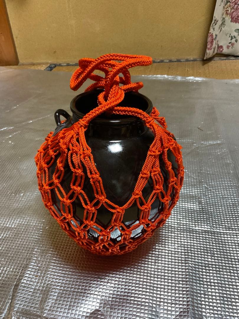 焼物／飾り壺。平安窯。「草山」【新品　未使用　箱付き　網糸飾り付き】