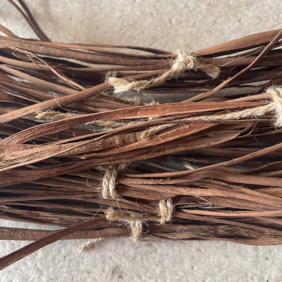 山葡萄　皮　約240本　幅6mm 長さ5cm以下