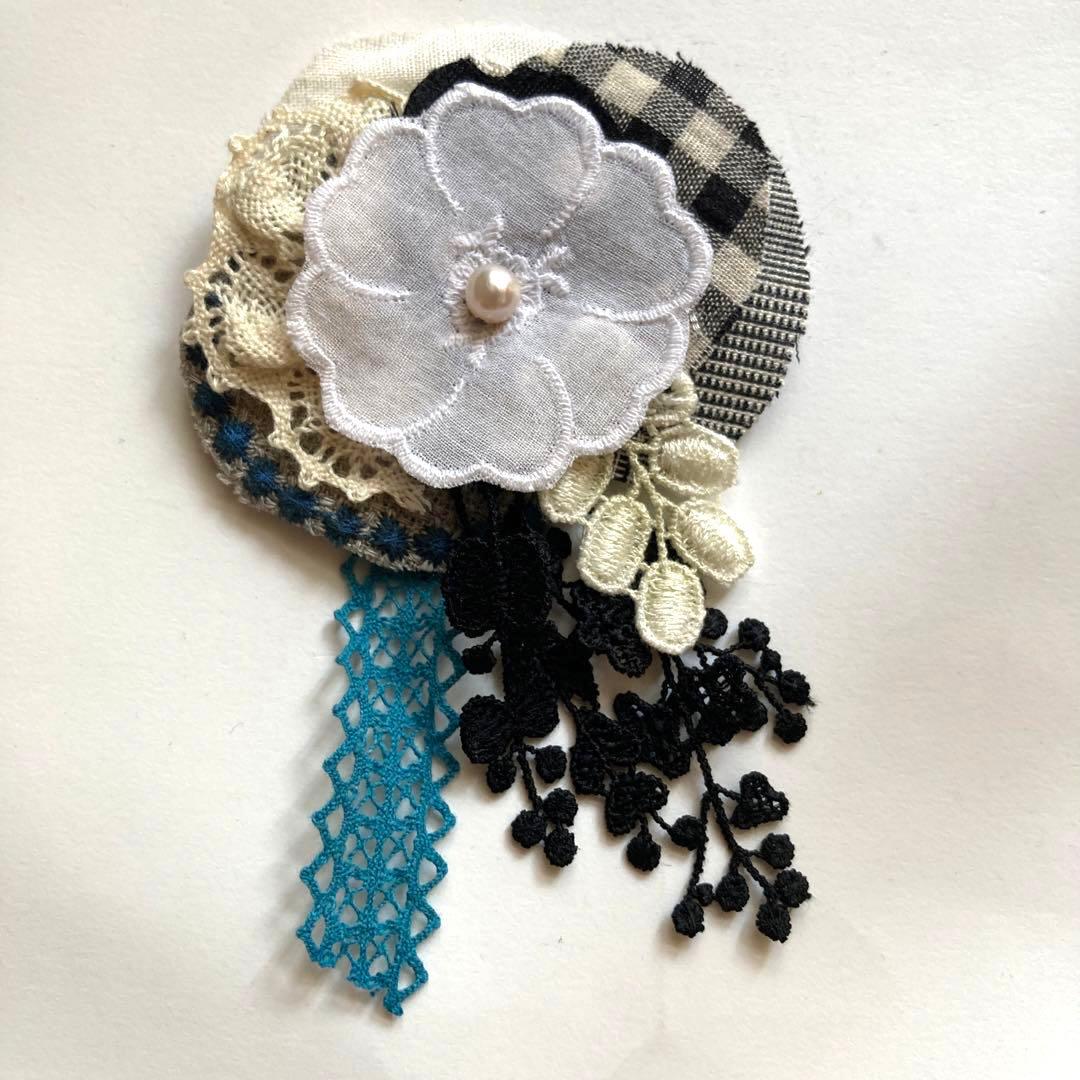 ミナペルホネン　がま口バッグ　コサージュ付き