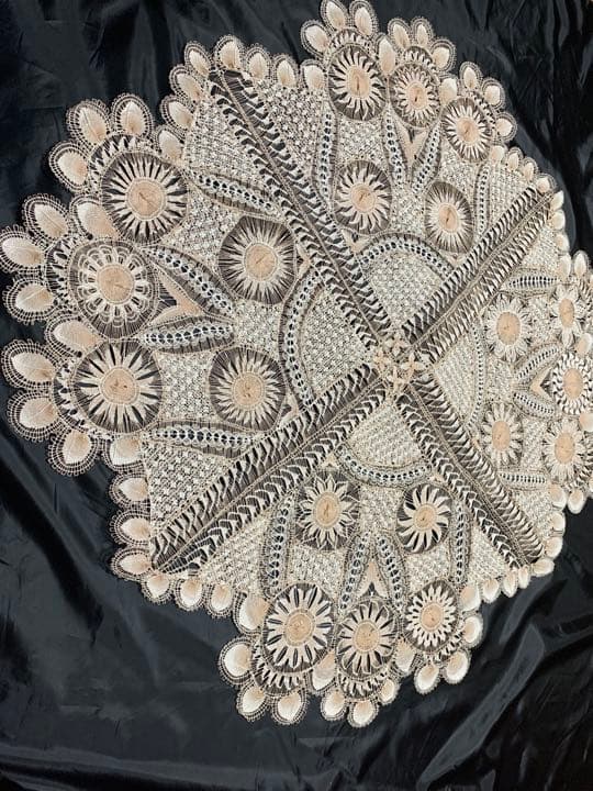 希少 Ñanduti ニャンドゥティ伝統織 大判ドイリー パラグアイ刺繍