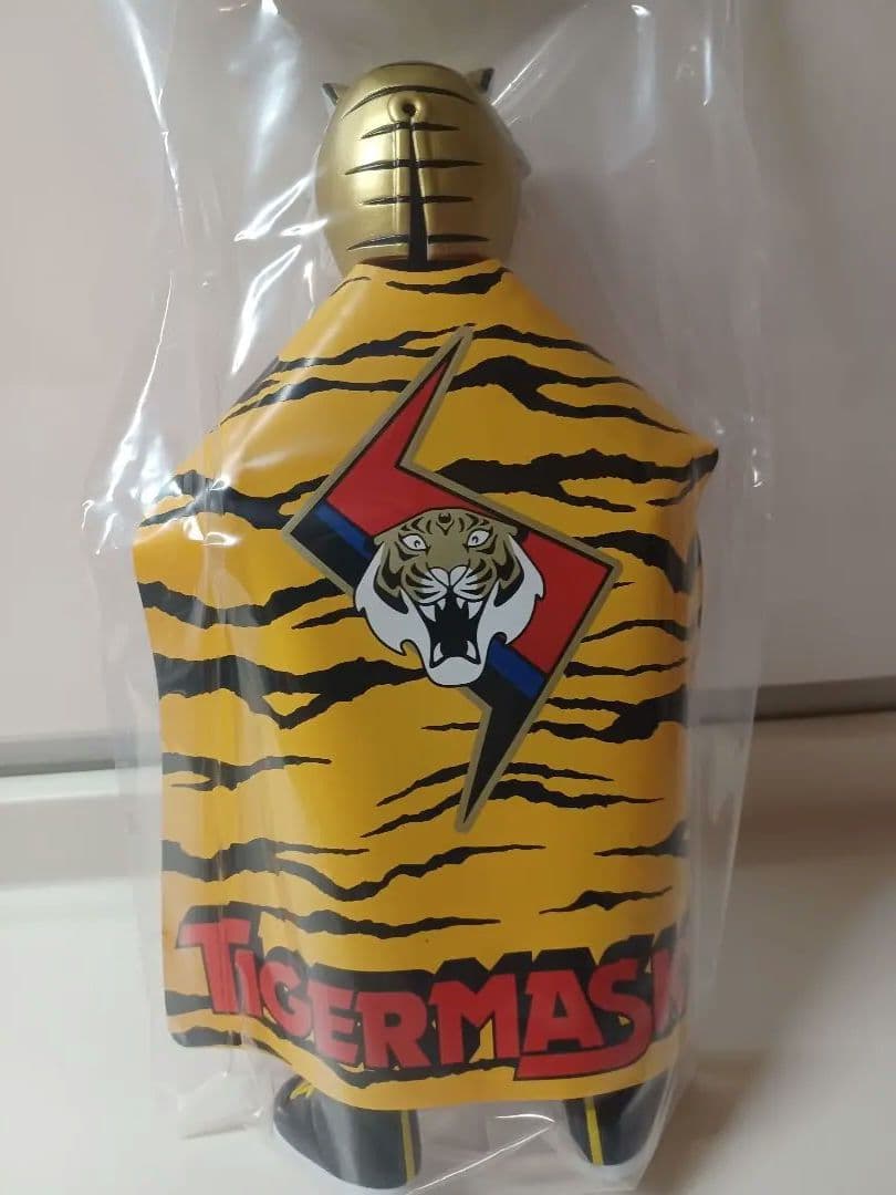 メディコムトイ SFS 初代タイガーマスク（初期ゴールド版)ソフビ