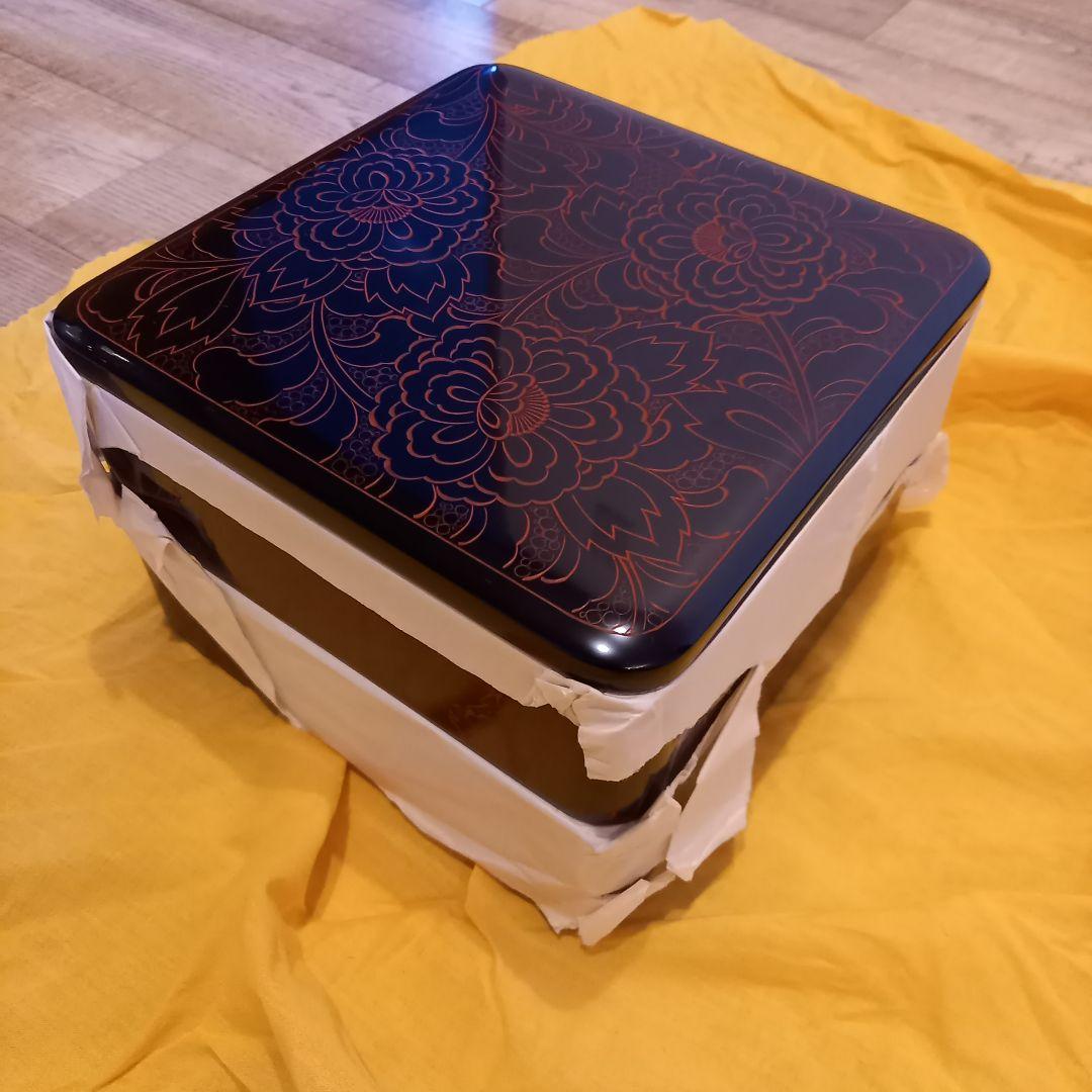 【送料込み】輪島塗　二段重　重箱　牡丹唐草沈朱