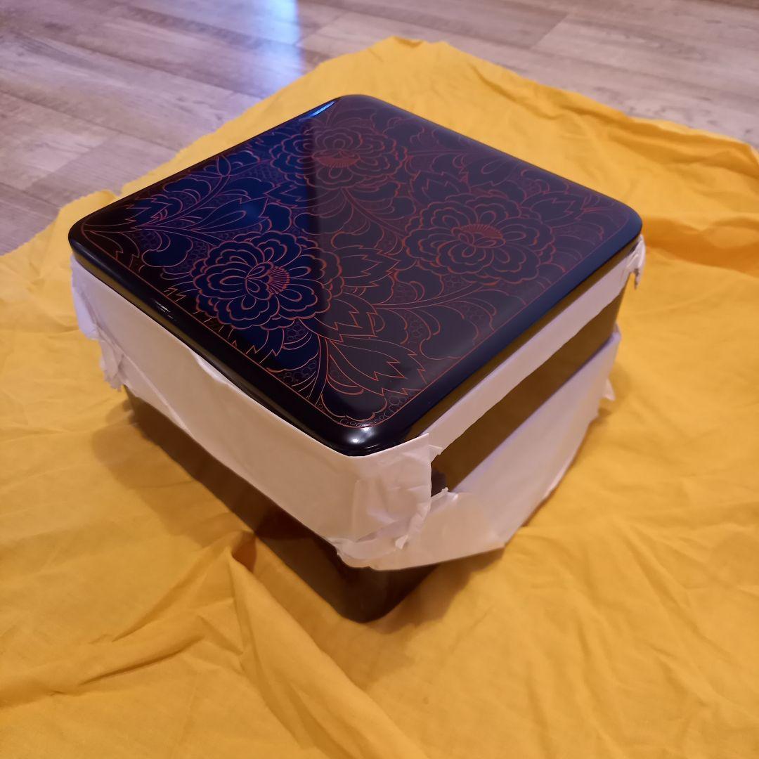 【送料込み】輪島塗　二段重　重箱　牡丹唐草沈朱