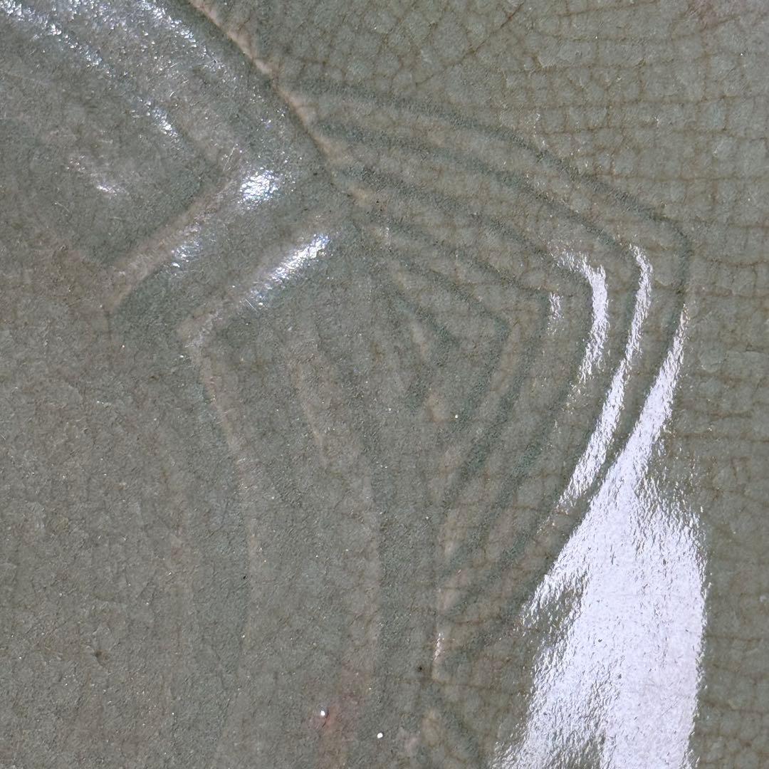 古伊万里　古波佐見　青磁陽刻大皿　共箱　1700年前後　美しい貫入　35.9cm