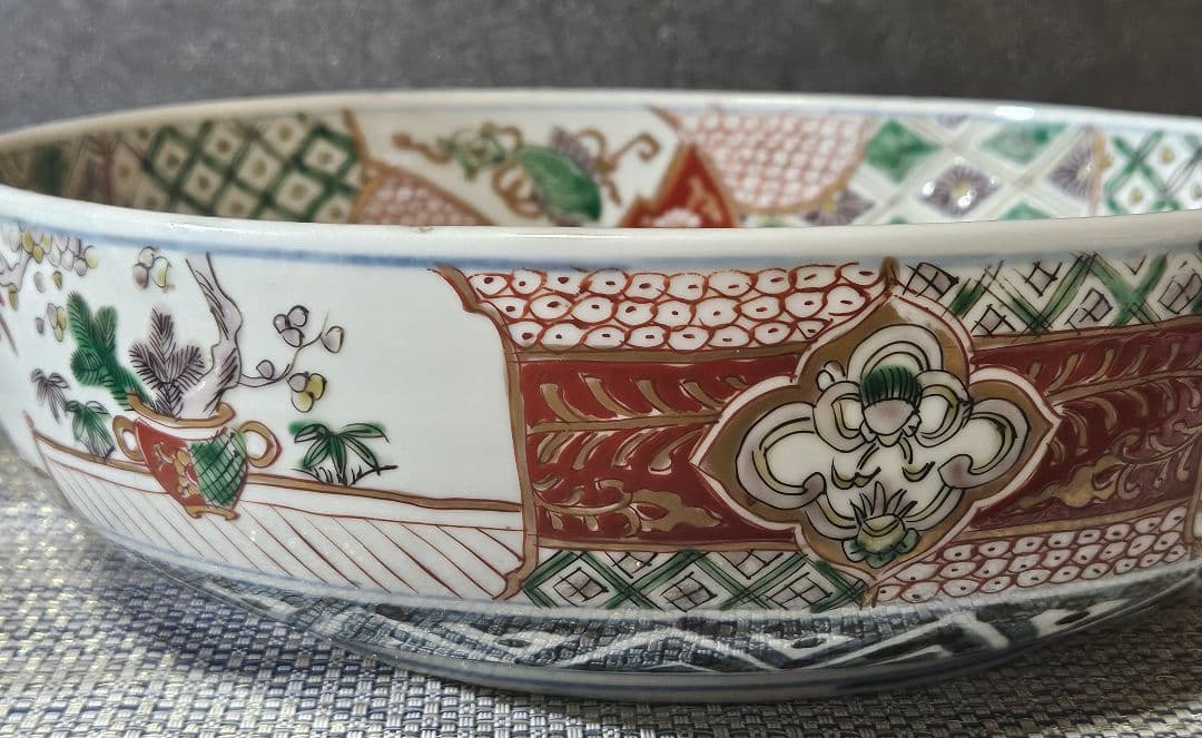 豪華絢爛　江戸時代後期　古伊万里　染錦　麒麟に宝尽し　市松文様　24.3cm大鉢