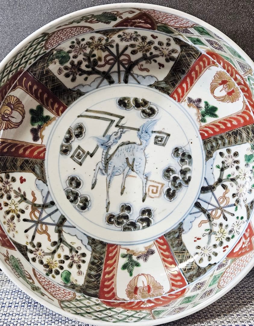 豪華絢爛　江戸時代後期　古伊万里　染錦　麒麟に宝尽し　市松文様　24.3cm大鉢