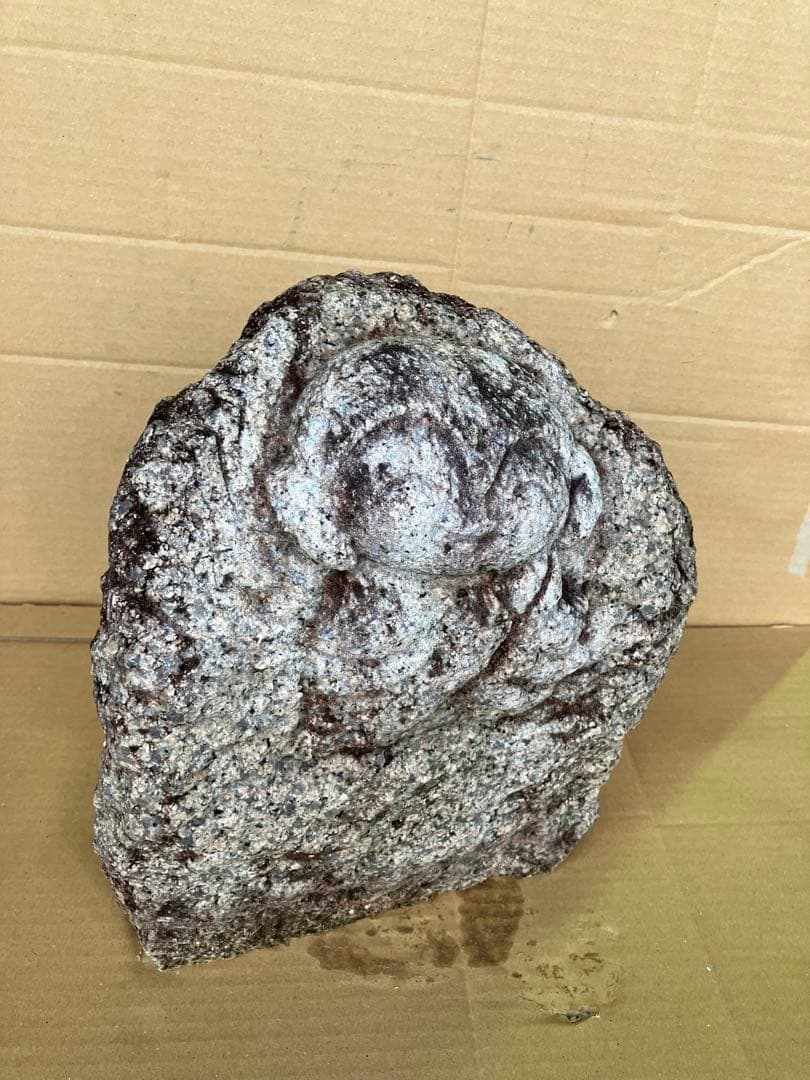 国産　御影石製　可愛らしいお地蔵さん