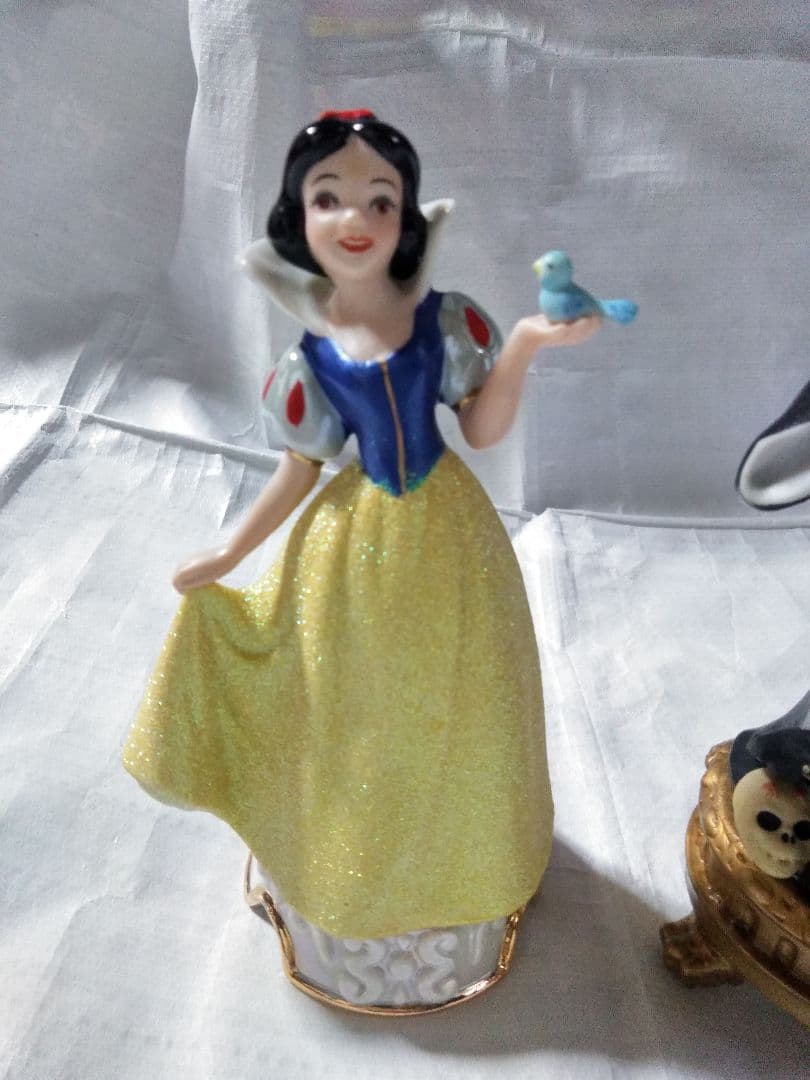 ディズニー 白雪姫 魔女 置物 フィギュリン - メルカリ