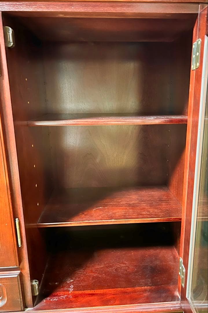 【最安値】木製3ドア・引き出し2つキャビネット ライト付き