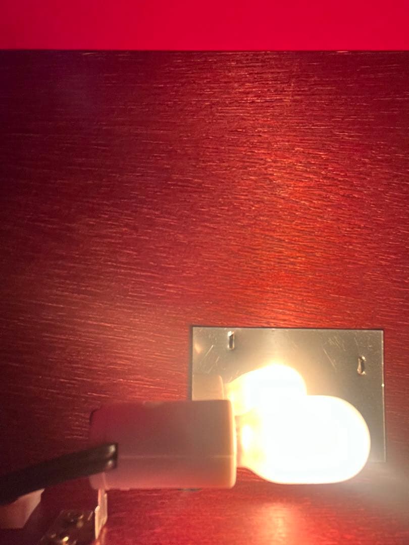 【最安値】木製3ドア・引き出し2つキャビネット ライト付き