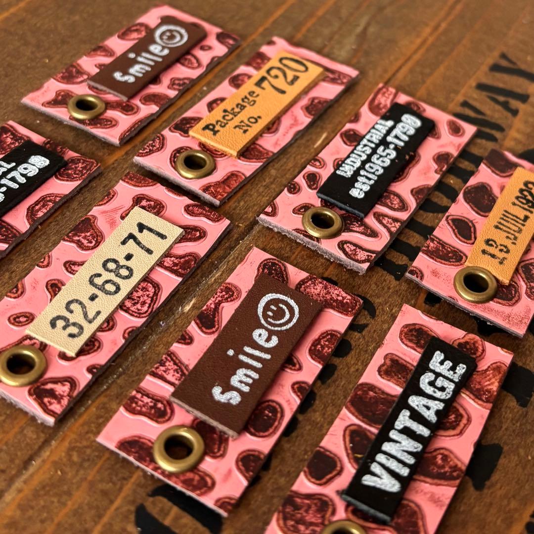 革タグレザータグ　レオパード柄タグピンク　ハトメ付き570
