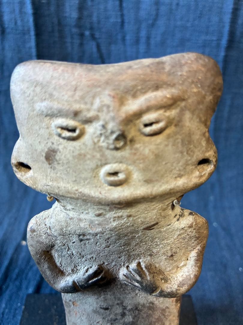 女性の土偶　発掘品　板状土偶　埴輪　縄文時代