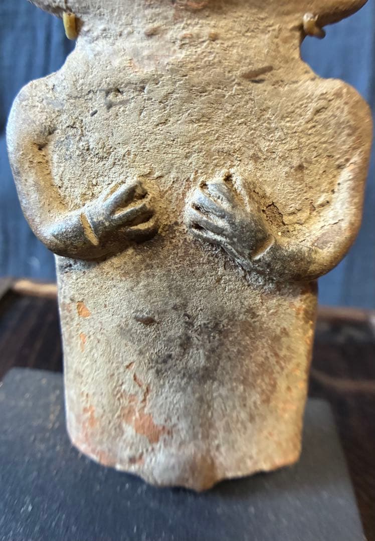 女性の土偶　発掘品　板状土偶　埴輪　縄文時代