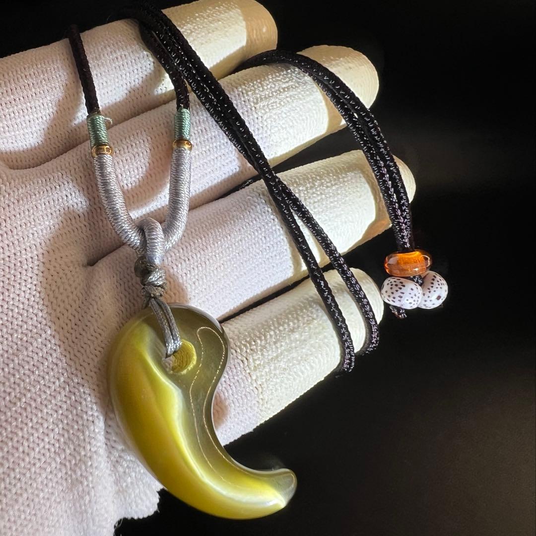 新品天然キャッツアイ翡翠 勾玉 のネックレス / オリーブグリーン